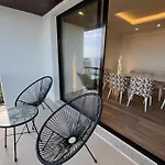 Ocean Horizon Apartment *
